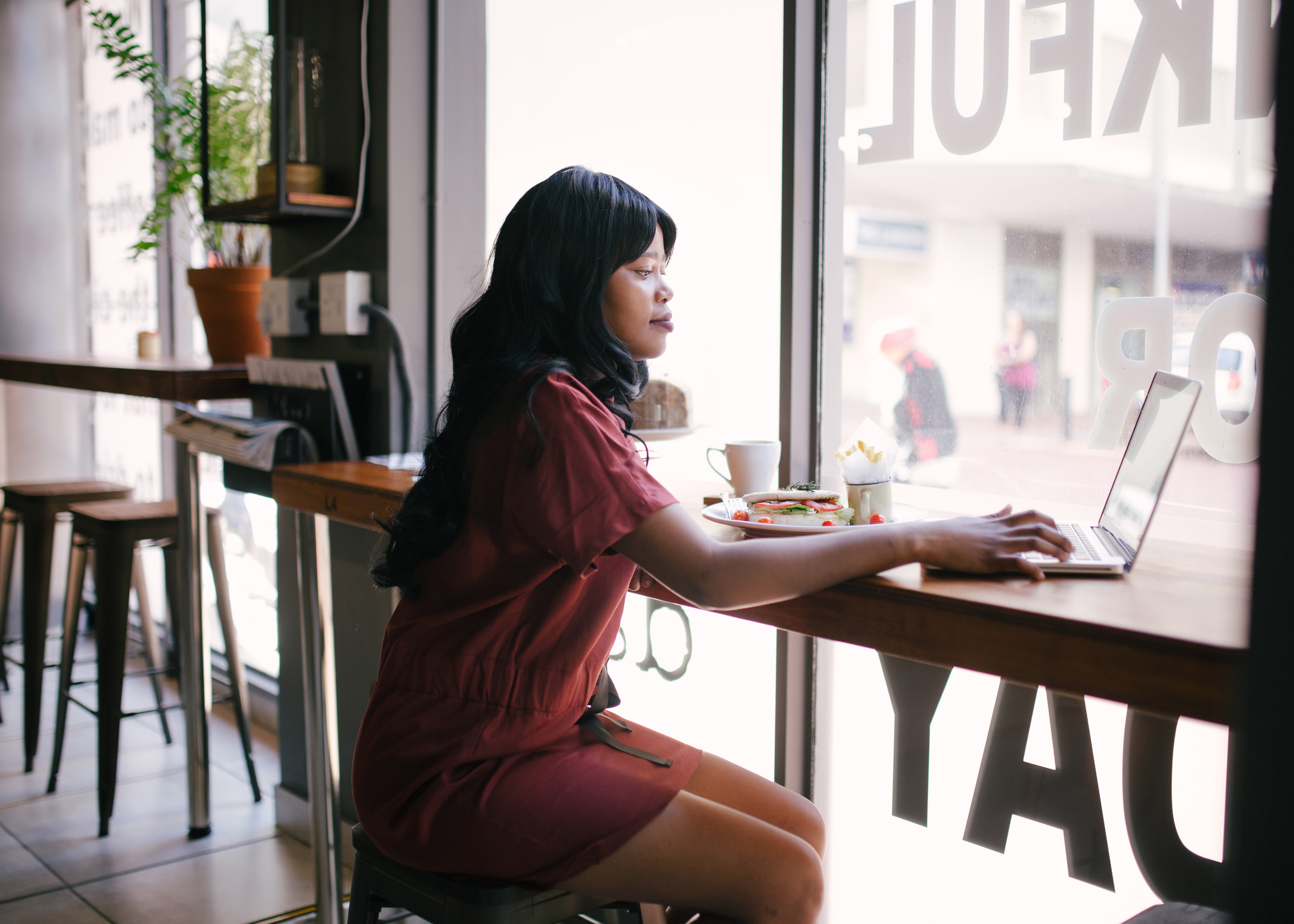 woman sitting at a coffee bar | Purple Horizons Coaching