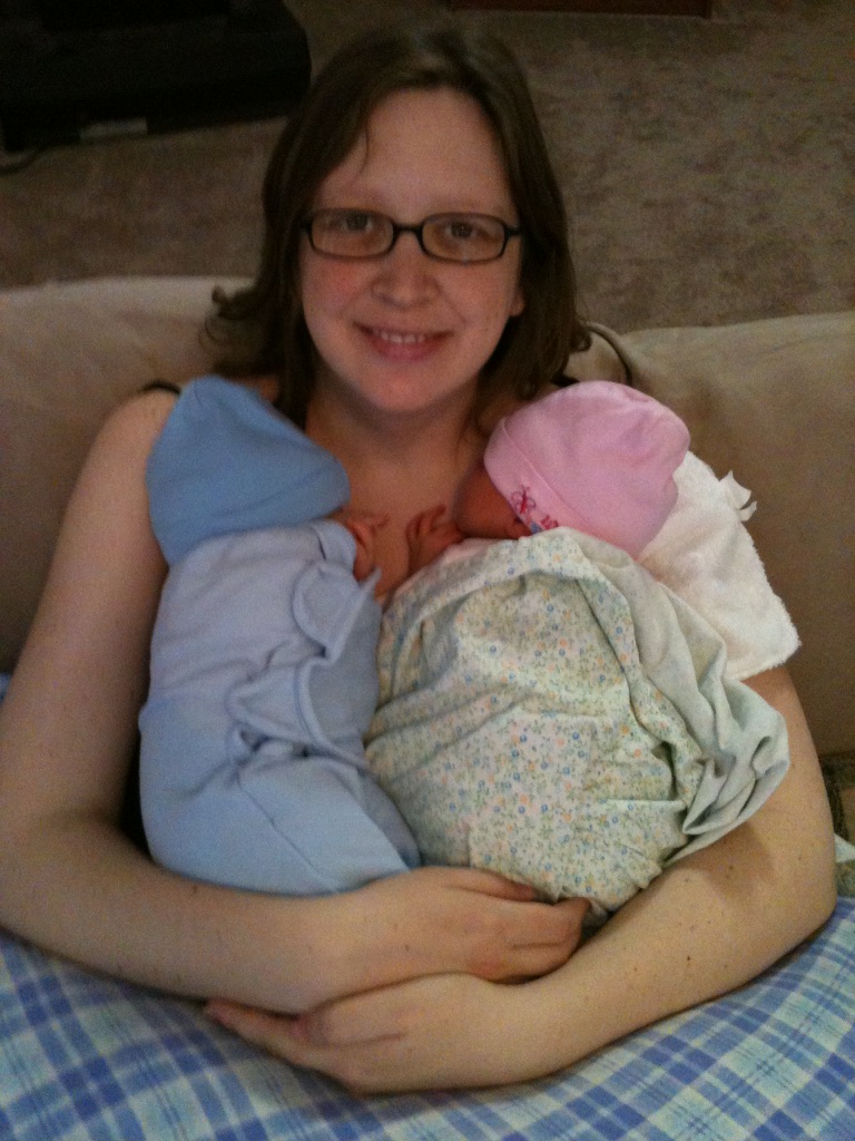 Tyana Kelley with newborn twins in 2011